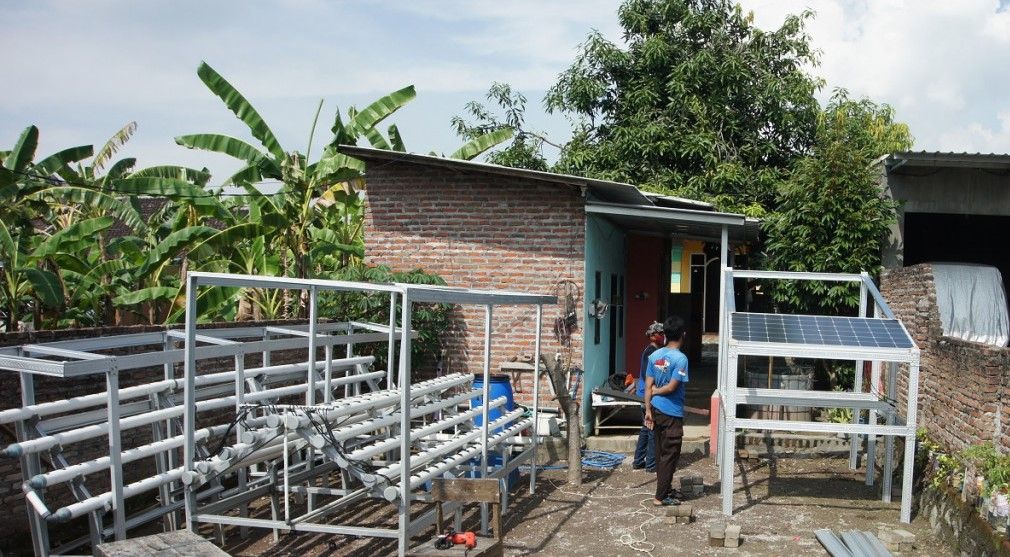 podiumnews.com-Bantu Petani Hidroponik, FTMM UNAIR Ciptakan Teknologi Smart Farming